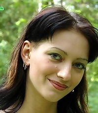 Gorgeous teeny sits down for a piss in the woods